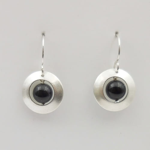 Click to view detail for DKC-1130 Earrings Circles with Onyx $60